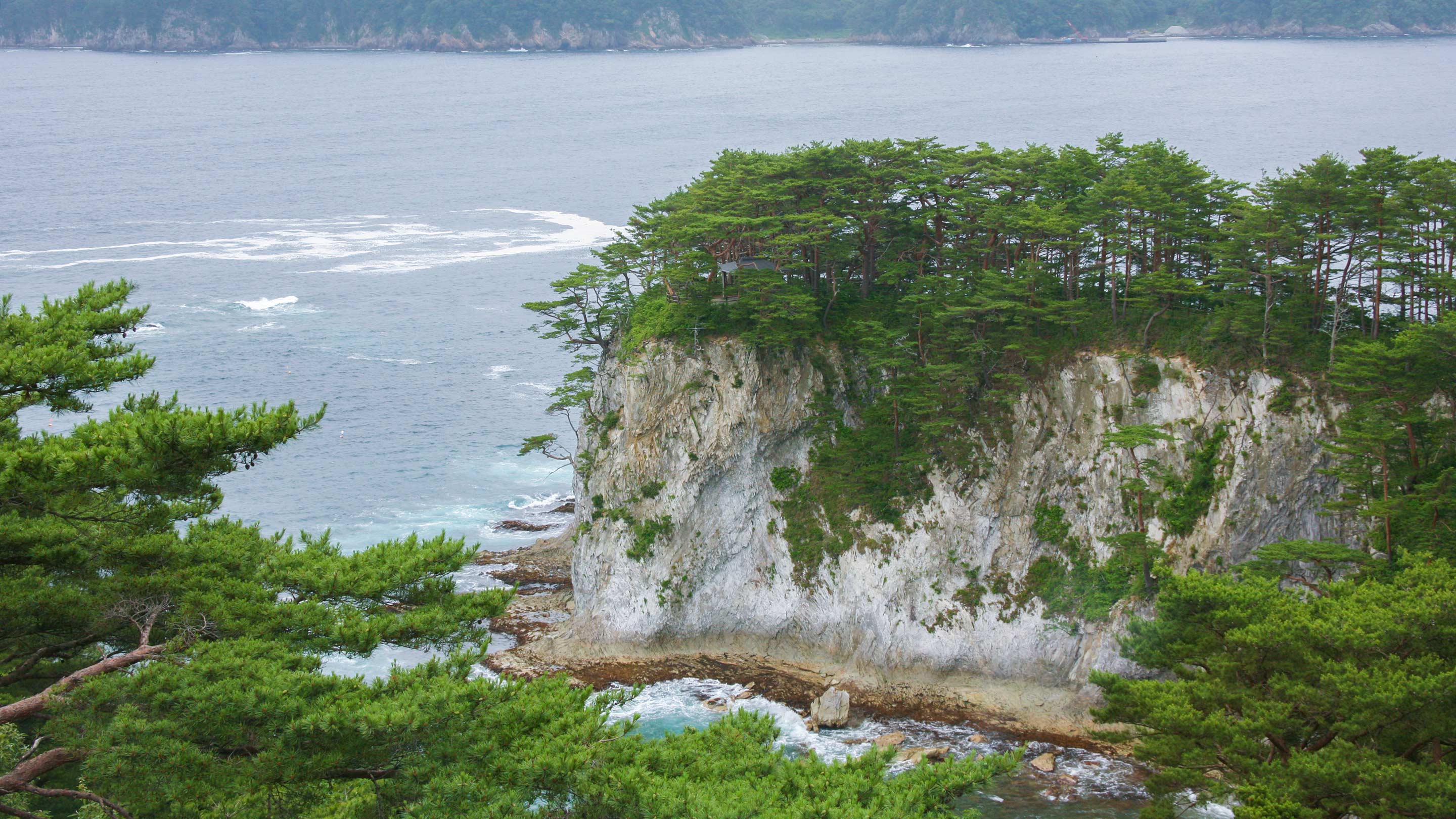 客室の目の前に広がる豪快な海の風景。