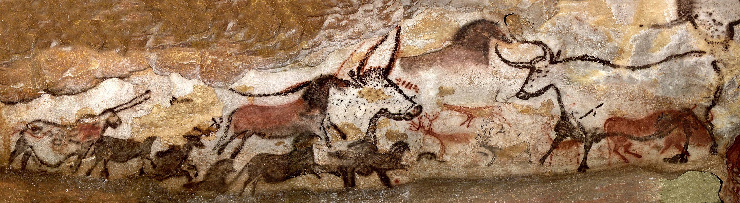 映像シアターで再現されるラスコー壁画「牡牛の広間」。 © SPL Lascaux international exhibition