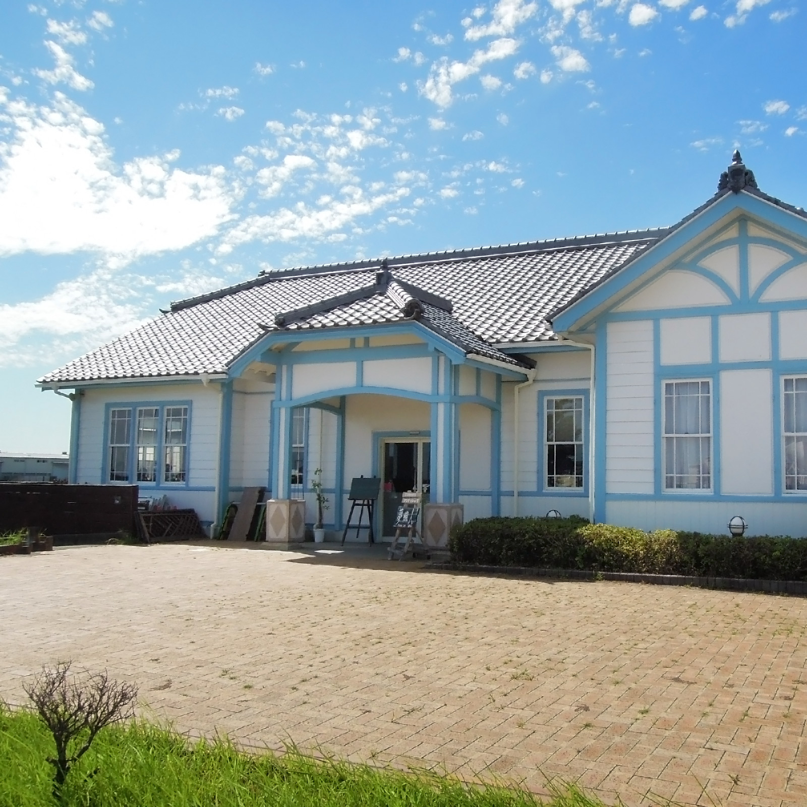 アメリカズカップの展示室が設けられている昭和初期の建物、海賓館マリンセンターハウス。「蒲郡海辺の5館」の一つ。