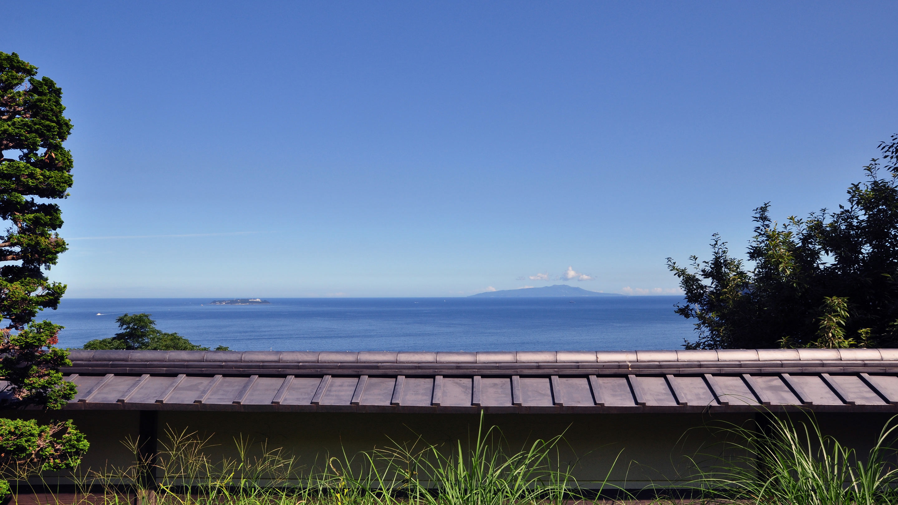 水平線の先に初島を望むひらまつ熱海。