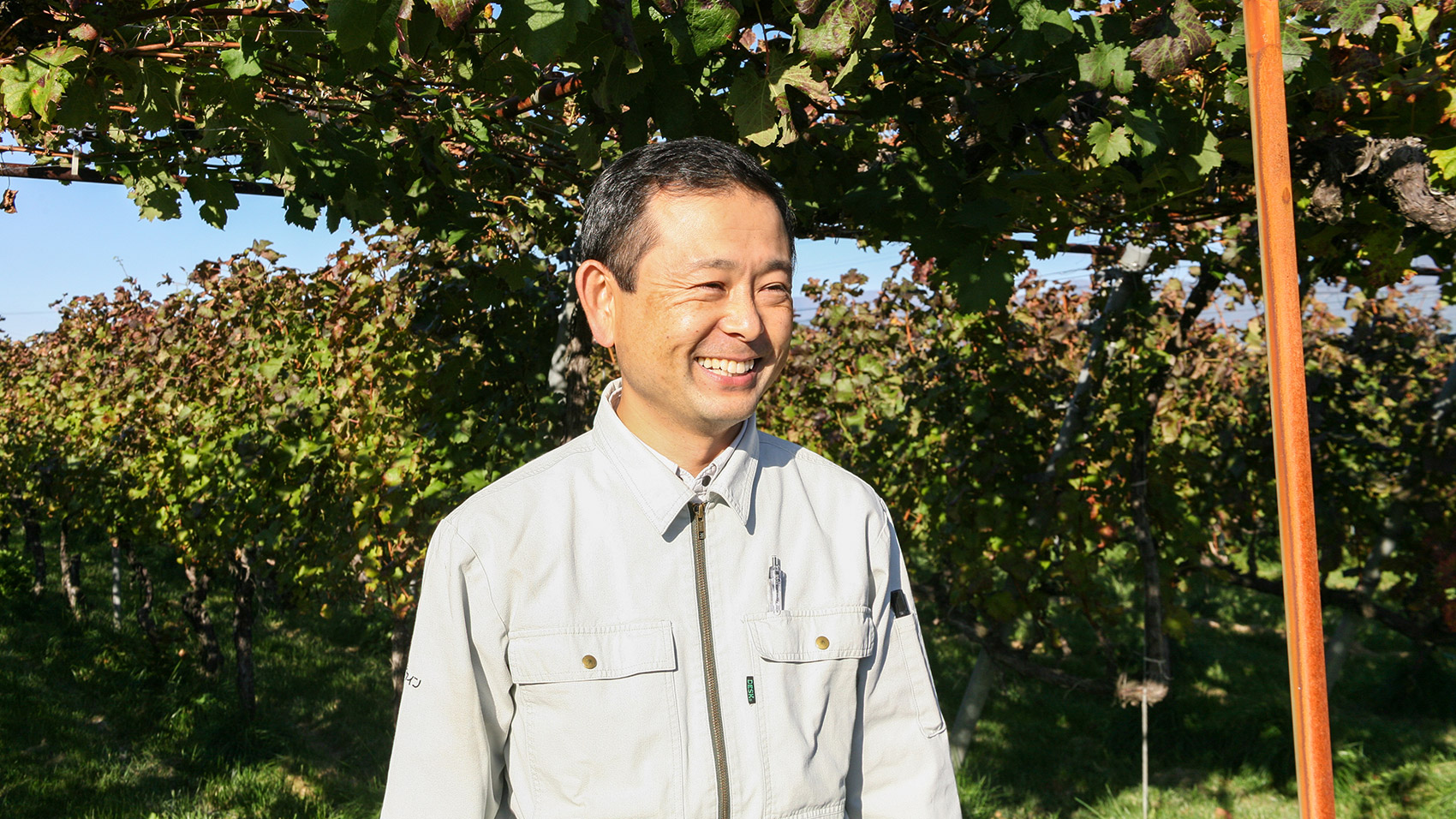 井筒ワイン営業部の矢島孝浩さん。いつも笑顔でお客さんに接している。
