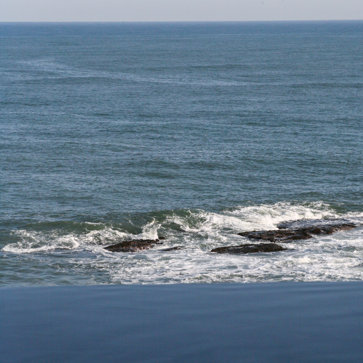 「これほどしっかり海を眺めていたことがあっただろうか」と思えるほど、見飽きない風景。