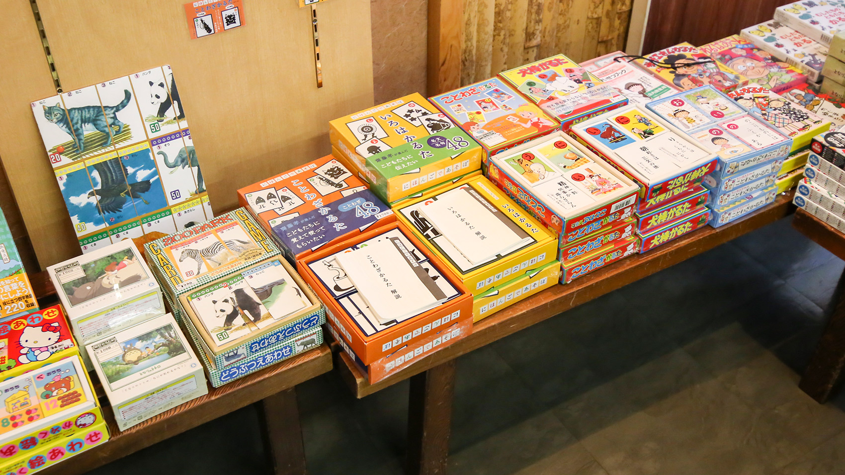 東京 神保町の 知恵とあそびの宝箱 奧野かるた店 小倉百人一首 入門 敷島 を3名様にプレゼント Libera リベラ Web Magazine For Travel Entertainment Beyond 東京 神保町の 知恵とあそびの宝箱 奧野かるた店 小倉百人一首 入門 敷島 を3名様にプレゼント Libera リベラ Web Magazine For Travel Entertainment Beyond